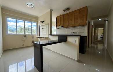 Imagem: O apartamento possui 2 Dormitórios, 1 Banheiro, 1 Vaga na garagem