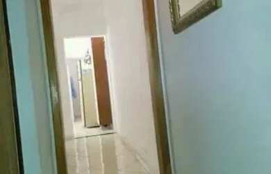 Imagem: A casa possui 3 Dormitórios, 2 Banheiros, 1 Vaga na garagem