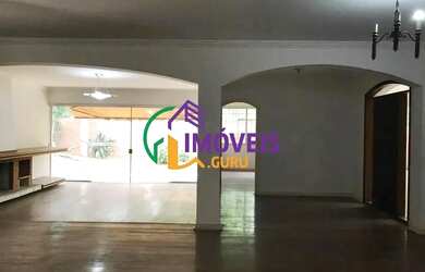 Imagem: A casa possui 4 Dormitórios, 5 Banheiros, 5 Vagas na garagem