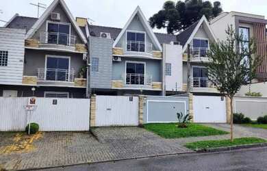 Imagem: A casa possui 3 Dormitórios, 4 Banheiros, 2 Vagas na garagem