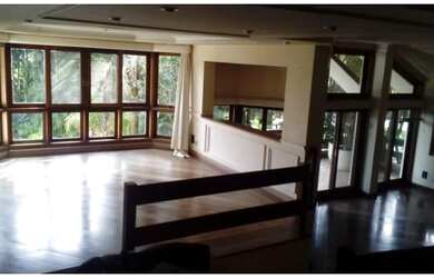 Imagem: A casa em condomínio possui 4 Dormitórios, 4 Banheiros, 4