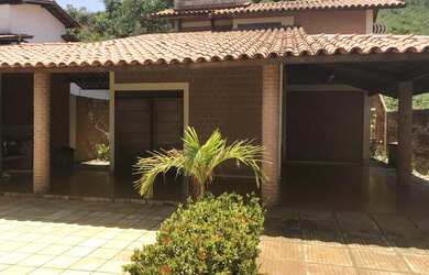 Imagem: A casa possui 3 Dormitórios, 5 Banheiros, 4 Vagas na garagem