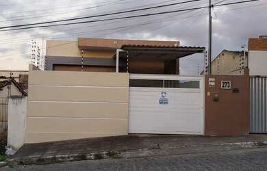 Imagem: A casa à venda possui 3 Dormitórios, 2 Banheiros, 2 Vagas