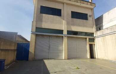 Imagem: O depósito possui 4 Vagas na garagem, 750m² de Área e está