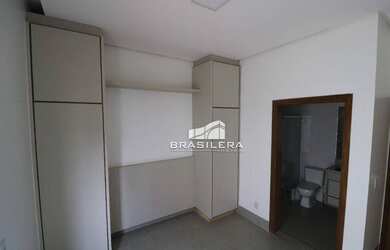 Imagem 8: Casa com 4 suítes rica em armários no Portal do Sol Green