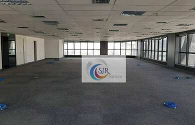 Imagem: O depósito possui 5 Vagas na garagem, 395m² de Área e está