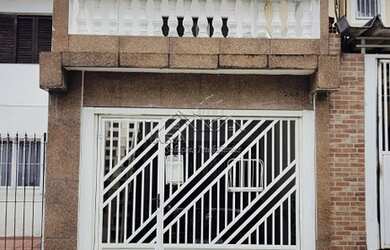 Imagem: A casa possui 2 Dormitórios, 1 Banheiro, 1 Vaga na garagem