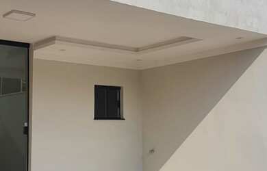 Imagem: A casa possui 3 Dormitórios, 2 Banheiros, 2 Vagas na garagem