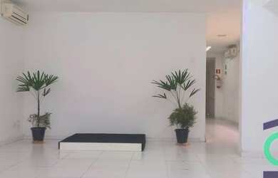 Imagem: O depósito possui 5 Vagas na garagem, 440m² de Área e está