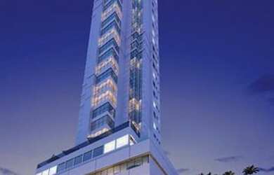 Imagem: O apartamento possui 3 Dormitórios, 1 Banheiro, 3 Vagas na