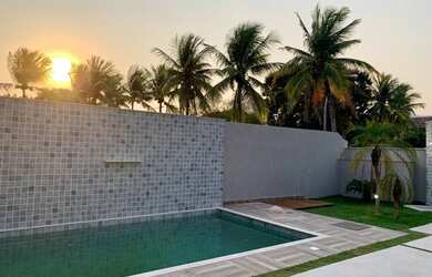 Imagem: A casa em condomínio possui 4 Dormitórios, 5 Banheiros, 3