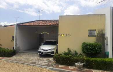 Imagem: A casa possui 3 Dormitórios, 1 Banheiro, 4 Vagas na garagem