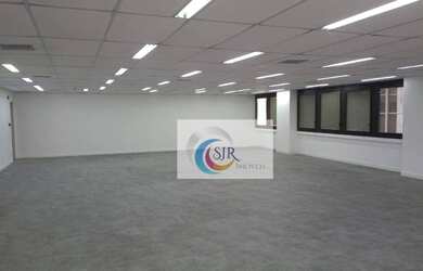 Imagem: O depósito possui 5 Vagas na garagem, 506m² de Área e está