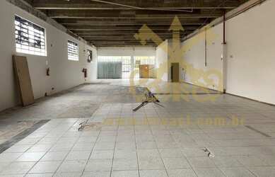 Imagem: O depósito possui 5 Vagas na garagem, 546m² de Área e está