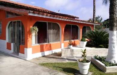 Imagem: A casa possui 5 Dormitórios, 4 Banheiros, 2 Vagas na garagem