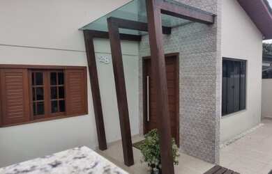 Imagem: A casa possui 3 Dormitórios, 1 Banheiro, 1 Vaga na garagem