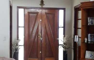 Imagem: A casa em condomínio possui 5 Dormitórios, 2 Banheiros, 4