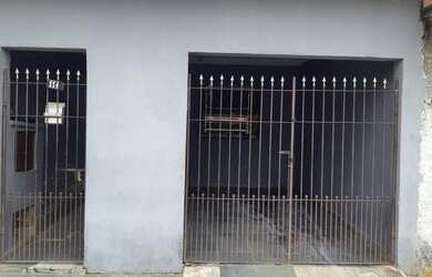 Imagem: A casa possui 2 Dormitórios, 2 Banheiros, 1 Vaga na garagem