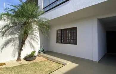 Imagem: A casa possui 3 Dormitórios, 4 Banheiros, 4 Vagas na garagem