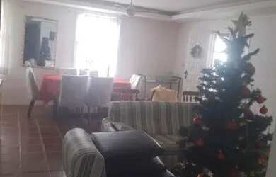 Imagem: A casa possui 3 Dormitórios, 4 Banheiros, 3 Vagas na garagem