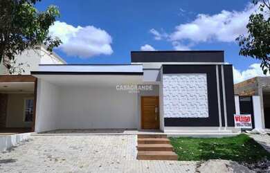 Imagem: A casa possui 3 Dormitórios, 2 Banheiros, 4 Vagas na garagem