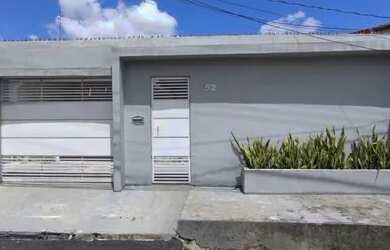 Imagem: A casa possui 2 Dormitórios, 2 Banheiros, 3 Vagas na garagem