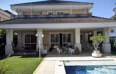 Imagem: A casa em condomínio possui 5 Dormitórios, 5 Banheiros, 2