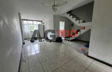 Imagem: O apartamento possui 2 Dormitórios, 1 Banheiro, 2 Vagas na