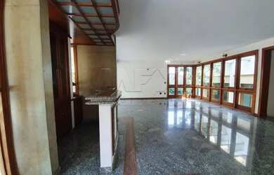 Imagem: A casa possui 4 Dormitórios, 5 Banheiros, 4 Vagas na garagem