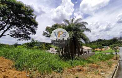 Imagem: O terreno à venda possui e está localizado em Portal do Sol