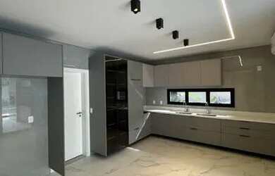 Imagem: A casa em condomínio possui 4 Dormitórios, 5 Banheiros, 4