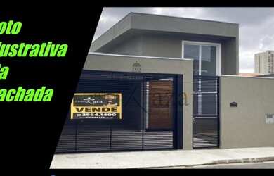 Imagem: A casa possui 3 Dormitórios, 2 Banheiros, 2 Vagas na garagem