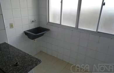 Imagem: O apartamento possui 2 Dormitórios, 1 Banheiro, 1 Vaga na garagem