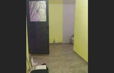 Imagem: A casa possui 1 Dormitório e 1 Banheiro e está localizado