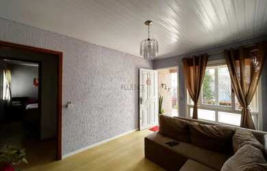 Imagem: A casa possui 3 Dormitórios, 2 Banheiros, 1 Vaga na garagem