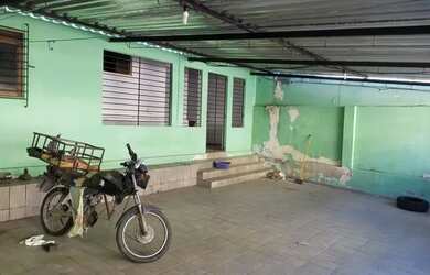 Imagem: A casa possui 3 Dormitórios, 3 Banheiros, 3 Vagas na garagem