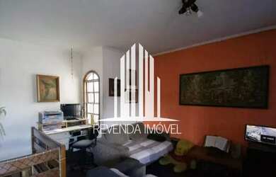 Imagem: A casa possui 4 Dormitórios, 3 Banheiros, 5 Vagas na garagem