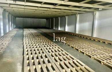 Imagem: O depósito possui 4 Vagas na garagem, 450m² de Área e está