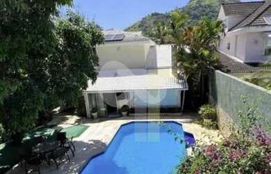 Imagem: A casa em condomínio possui 5 Dormitórios, 5 Banheiros, 3