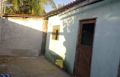 Imagem: A casa possui 2 Dormitórios, 1 Banheiro, 2 Vagas na garagem