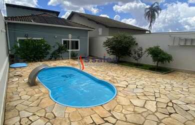 Imagem: A casa em condomínio possui 4 Dormitórios, 4 Banheiros, 5