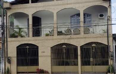 Imagem: A casa possui 4 Dormitórios, 4 Banheiros, 2 Vagas na garagem