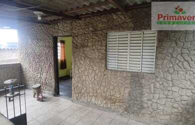 Imagem: A casa possui 2 Dormitórios, 1 Banheiro, 2 Vagas na garagem