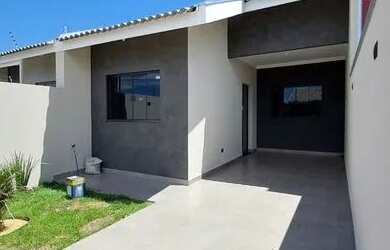 Imagem: A casa possui 3 Dormitórios, 1 Banheiro, 2 Vagas na garagem