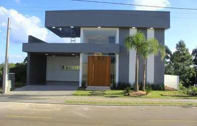 Imagem: A casa em condomínio possui 3 Dormitórios, 2 Banheiros, 4