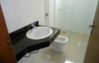 Imagem: A casa possui 2 Dormitórios, 1 Banheiro, 1 Vaga na garagem