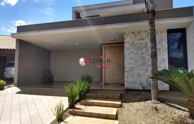 Imagem: A casa em condomínio possui 3 Dormitórios, 4 Banheiros, 4