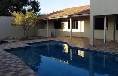 Imagem: A casa em condomínio possui 3 Dormitórios e 1 Banheiro e está