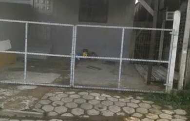 Imagem: A casa possui 2 Dormitórios, 1 Banheiro, 1 Vaga na garagem