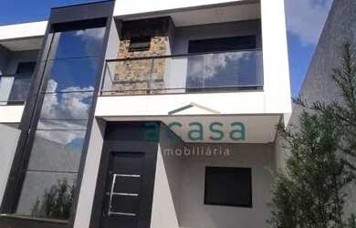 Imagem: A casa possui 3 Dormitórios, 2 Banheiros, 2 Vagas na garagem